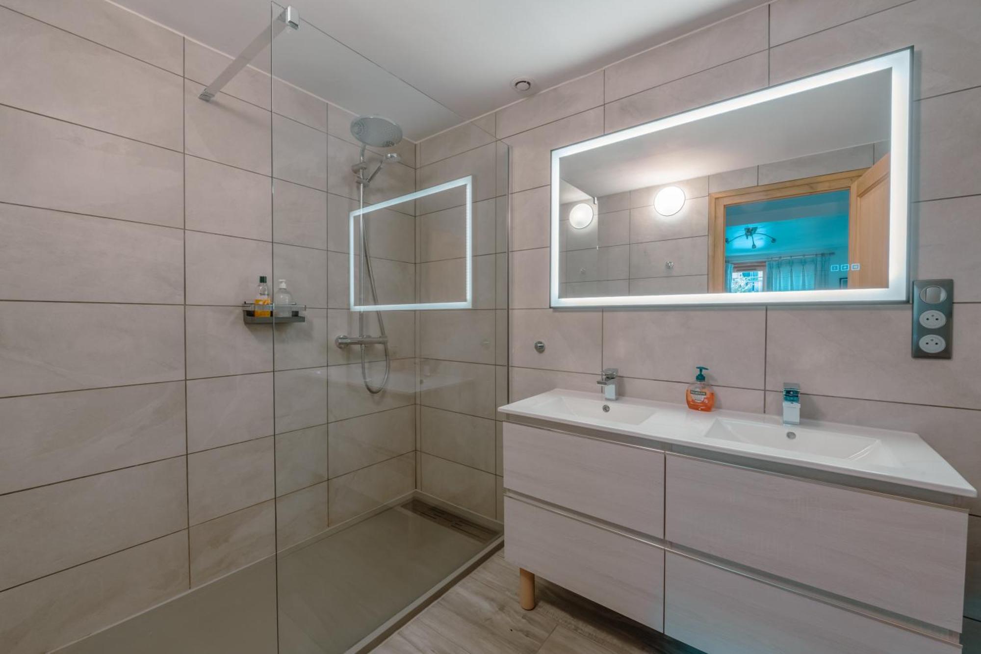 Chalet Muguet Gauche With Hot Tub Sleeps 10 Central 모르진 외부 사진