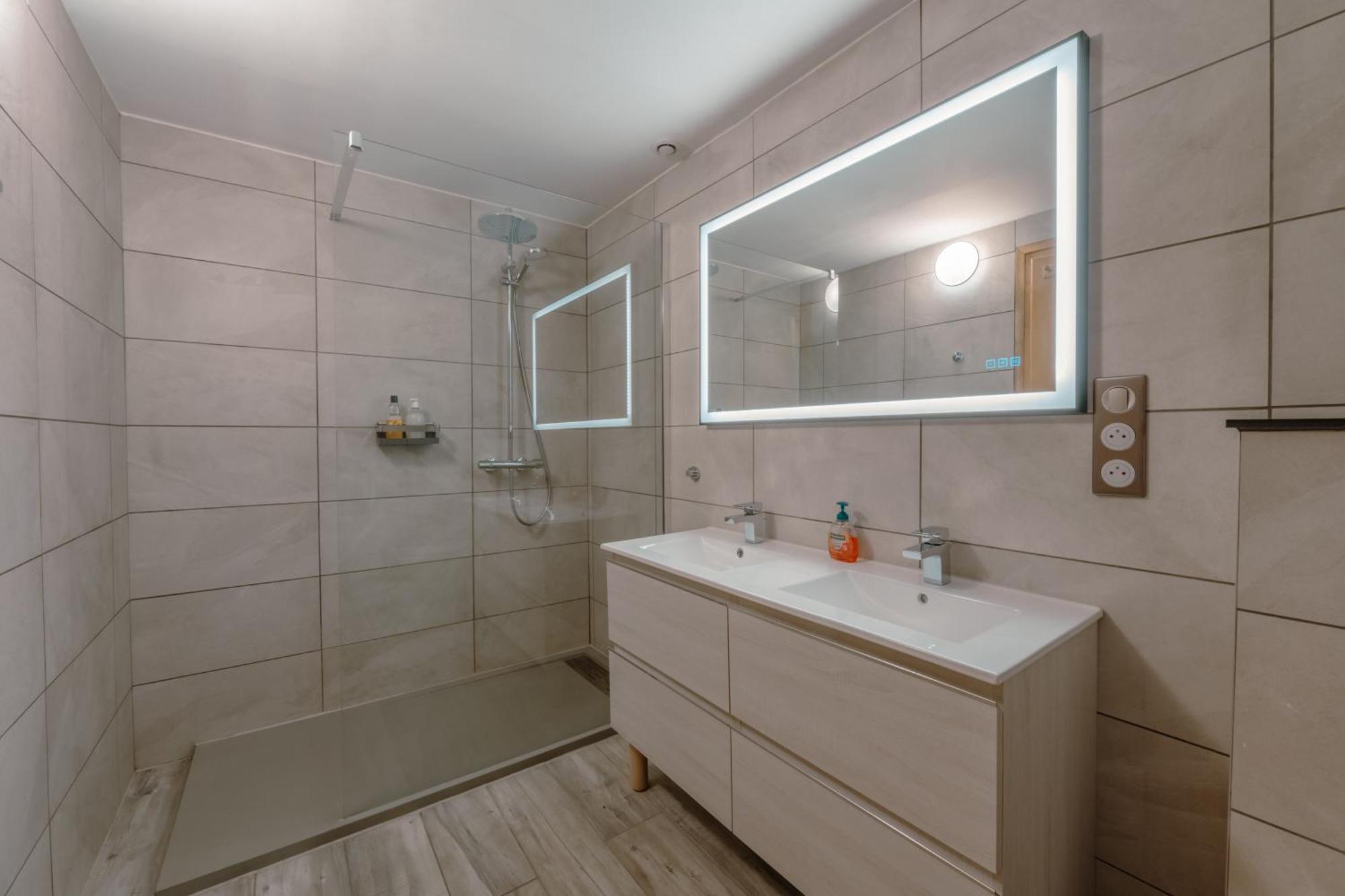 Chalet Muguet Gauche With Hot Tub Sleeps 10 Central 모르진 외부 사진