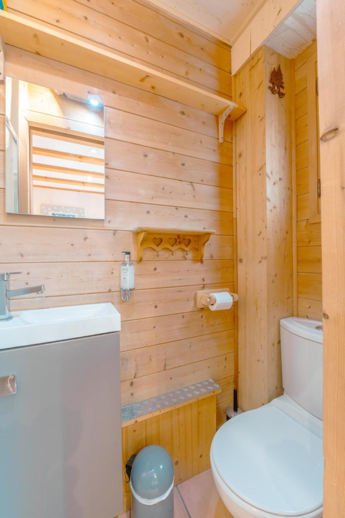 Chalet Muguet Gauche With Hot Tub Sleeps 10 Central 모르진 외부 사진